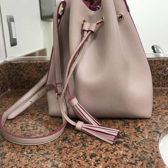 Pink Steve Madden drawstring bucket bag - Picture 2 of 4